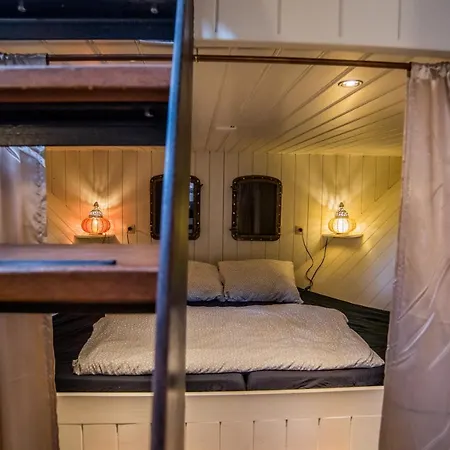 Botel Private Houseboat In The Heart Of Amsterdam