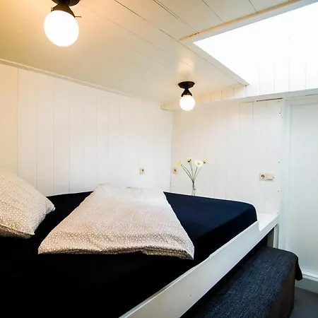 Private Houseboat In The Heart Of Botel