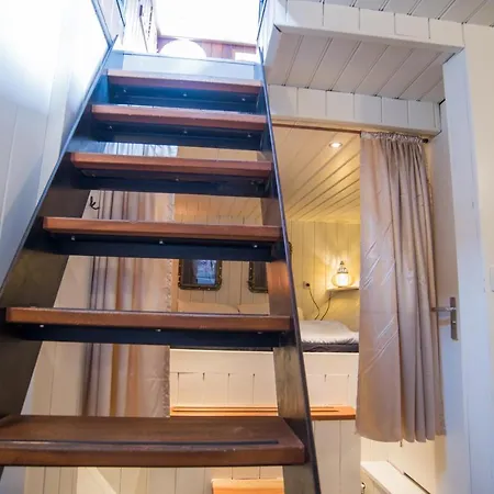Private Houseboat In The Heart Of Botel Amsterdam