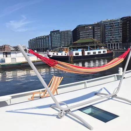 Private Houseboat In The Heart Of Botel