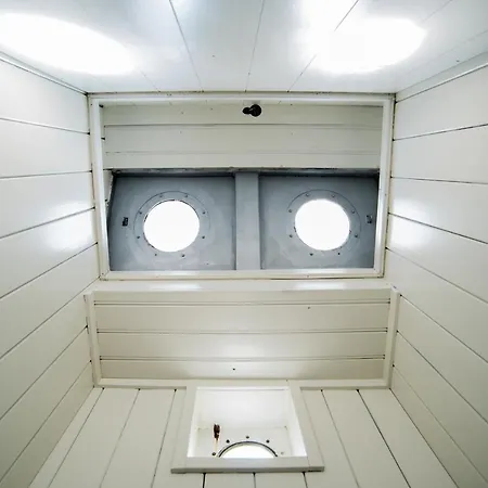Private Houseboat In The Heart Of Botel Amsterdam