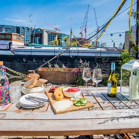 Private Houseboat In The Heart Of Botel