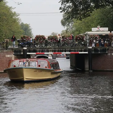 Private Houseboat In The Heart Of * Amsterdam