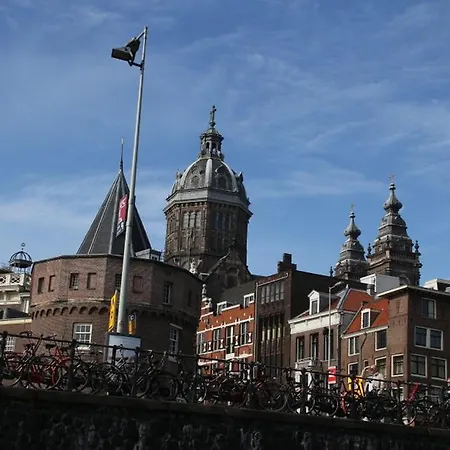 Private Houseboat In The Heart Of Amsterdam
