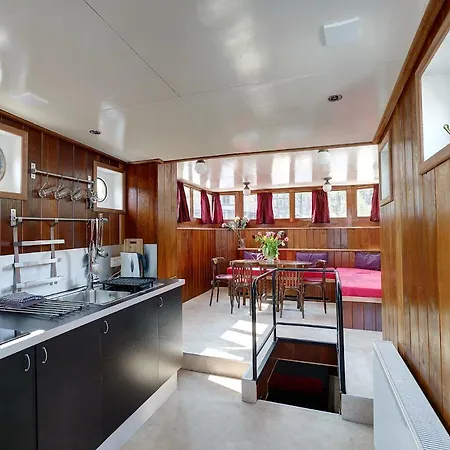 Private Houseboat In The Heart Of Amsterdam