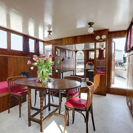 Botel Private Houseboat In The Heart Of