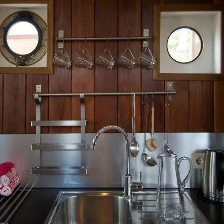 Private Houseboat In The Heart Of Botel Amsterdam