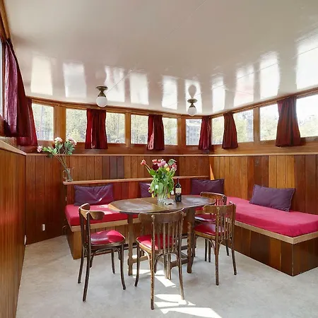 Private Houseboat In The Heart Of Botel Amsterdam